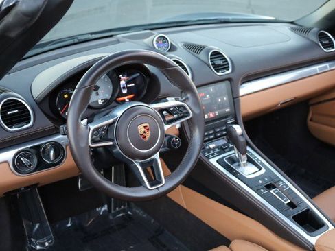 Used 2018 Porsche 718 Boxster S image 25