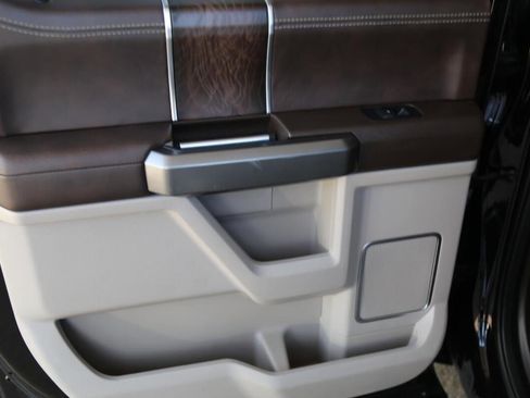 Used 2019 Ford F150 Limited image 23