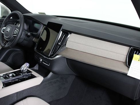 New 2026 Volvo XC90 T8 Plus w/ Protection Package Premier image 9