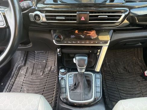 Used 2021 Kia Seltos EX image 17