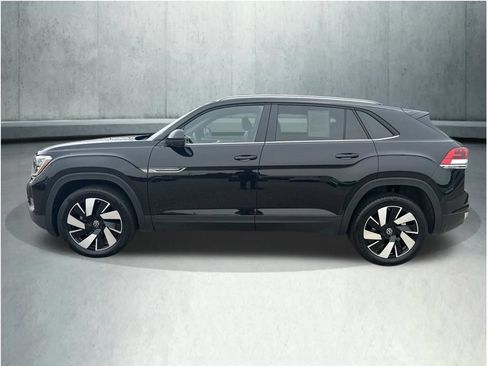 Used 2024 Volkswagen Atlas Cross Sport SE AWD/4WD image 2
