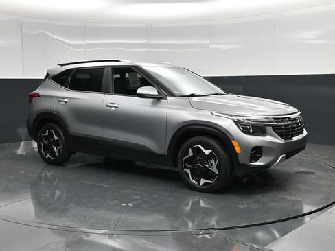 Used 2025 Kia Seltos S FWD image 3
