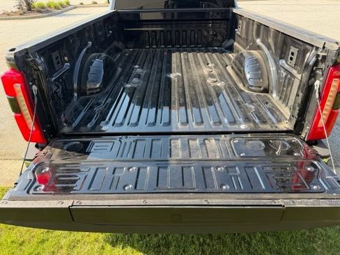 Used 2025 Ford F450 Lariat w/ FX4 Off-Road Package AWD/4WD image 5