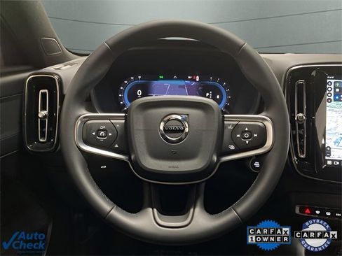 Used 2025 Volvo XC40 B5 Core image 13