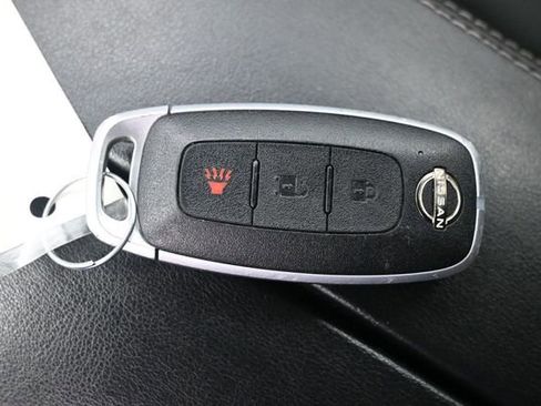 Used 2023 Nissan Rogue S AWD/4WD image 15