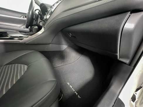 Used 2020 Toyota Camry SE FWD image 32