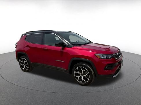 Used 2025 Jeep Compass Limited AWD/4WD image 2