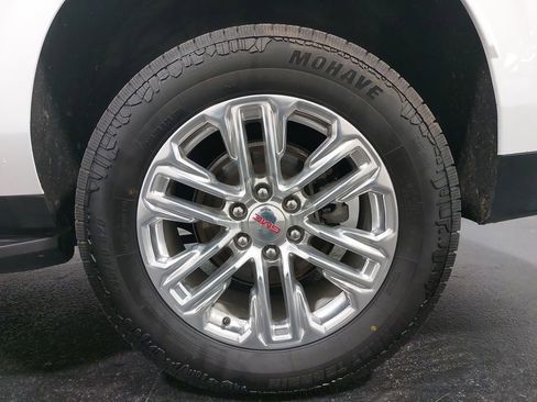 Used 2024 GMC Yukon XL SLT image 34