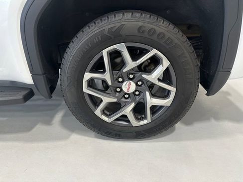 Used 2023 GMC Sierra 1500 SLT w/ SLT Premium Plus Package AWD/4WD image 14