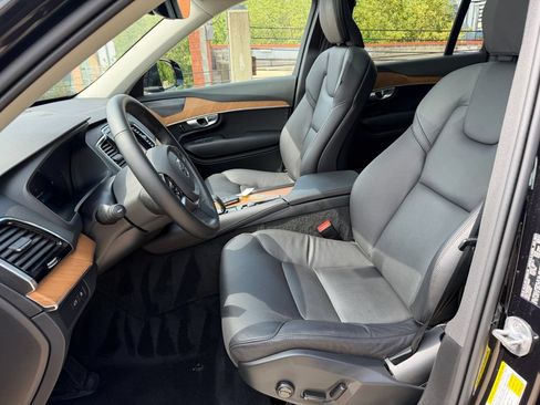 Certified 2024 Volvo XC90 T8 Plus w/ Protection Package AWD/4WD image 11