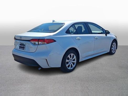 Used 2025 Toyota Corolla LE image 4