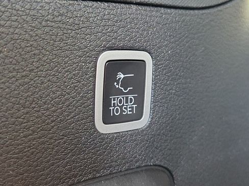 Used 2025 Jeep Wagoneer 4WD image 8