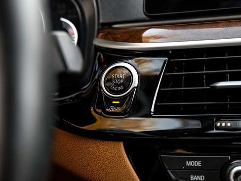 Used 2019 BMW 530i xDrive w/ M Sport Package image 19