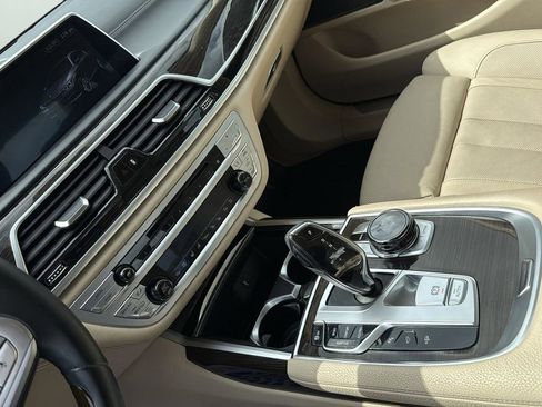 Used 2019 BMW 740i w/ Executive Package image 21