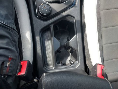 Certified 2025 Volkswagen Taos SE AWD/4WD image 21