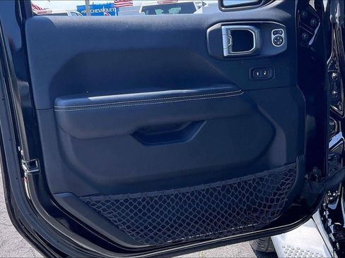 Used 2018 Jeep Wrangler Unlimited Sahara w/ Uconnect 4C Nav & Sound Group AWD/4WD image 25