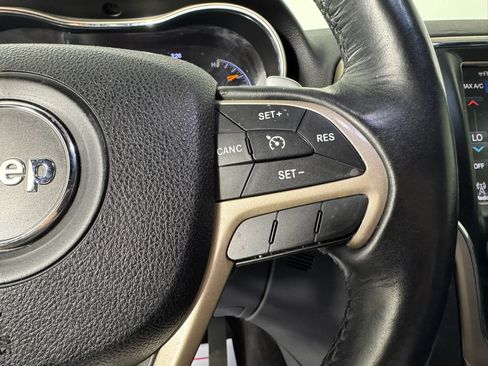 Used 2016 Jeep Grand Cherokee Laredo 75th Anniversary AWD/4WD image 16