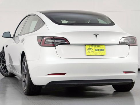 Used 2023 Tesla Model 3 Standard Range image 6