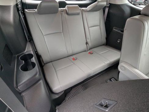 Used 2023 Toyota Highlander Limited FWD image 15