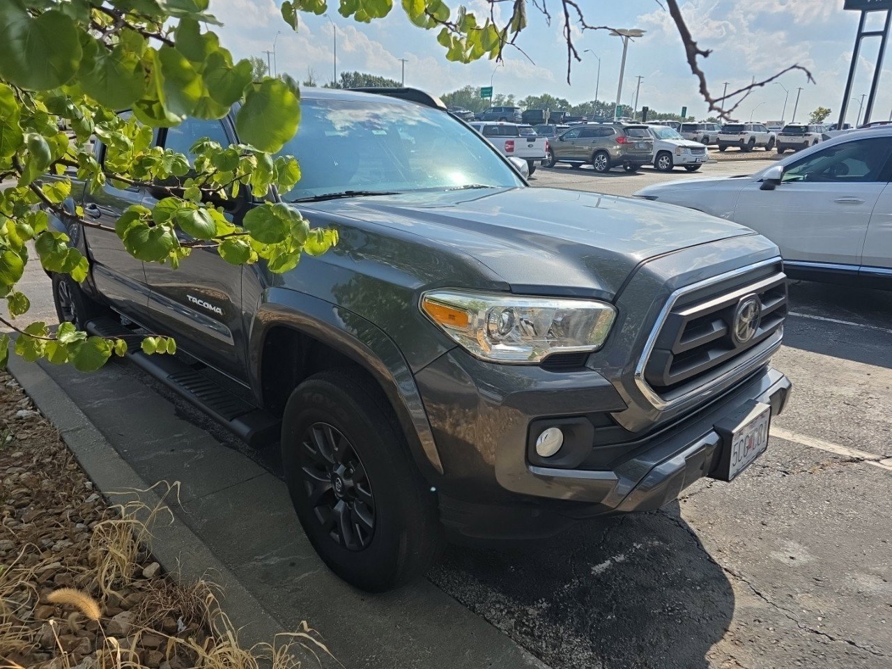 Used 2021 Toyota Tacoma SR5 AWD/4WD image 3