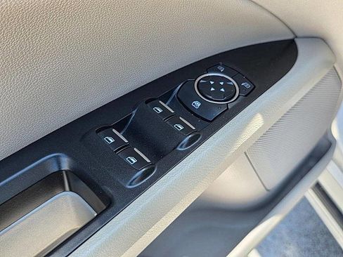 Used 2017 Ford Fusion SE image 27