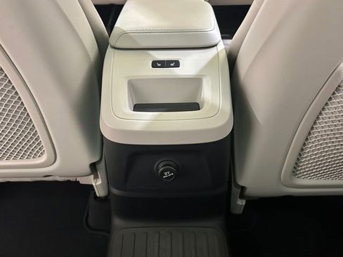 Used 2018 Volvo XC60 T8 Inscription image 23