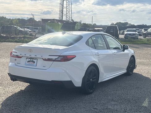 Used 2025 Toyota Camry SE FWD image 3