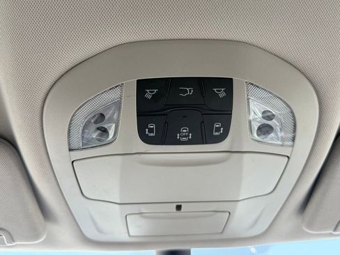 Used 2024 Chrysler Pacifica Touring-L FWD image 21