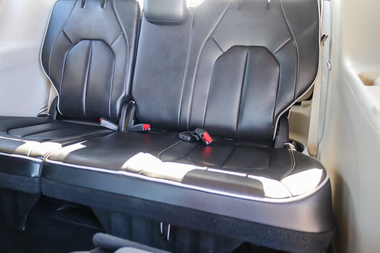 Used 2023 Chrysler Pacifica Limited FWD image 19