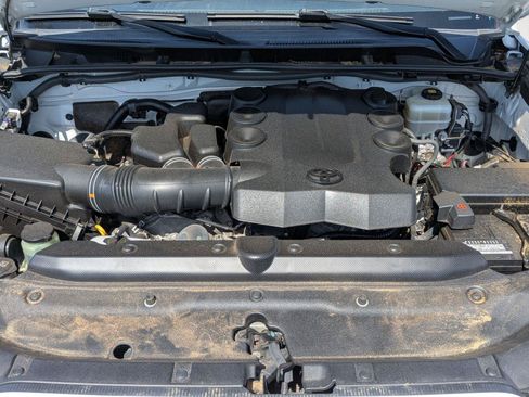 Used 2019 Toyota 4Runner SR5 AWD/4WD image 40