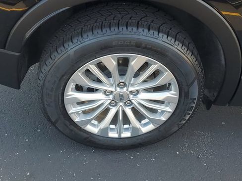Certified 2024 Cadillac XT4 Luxury w/ Cold Weather Package AWD/4WD image 6
