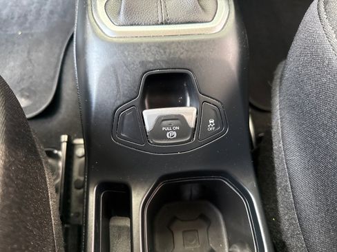 Used 2018 Jeep Renegade Sport w/ Power & Air Group AWD/4WD image 19