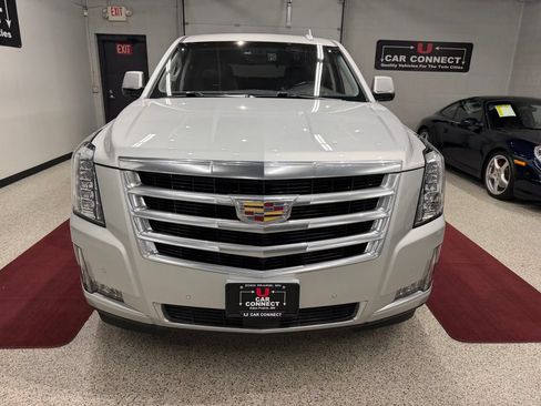 Used 2016 Cadillac Escalade Premium AWD/4WD image 8