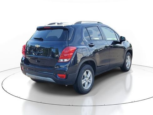 Used 2022 Chevrolet Trax LT w/ LT Convenience Package AWD/4WD image 3
