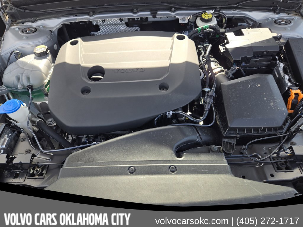 Certified 2025 Volvo XC40 B5 Core AWD/4WD image 32