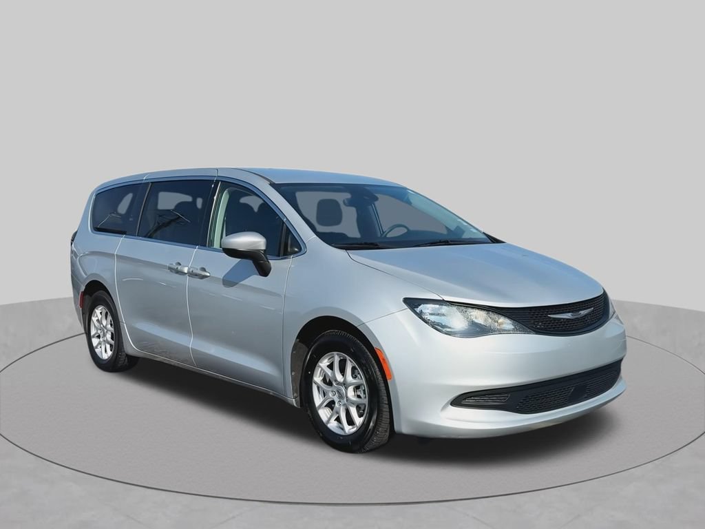 Used 2023 Chrysler Voyager LX FWD image 2