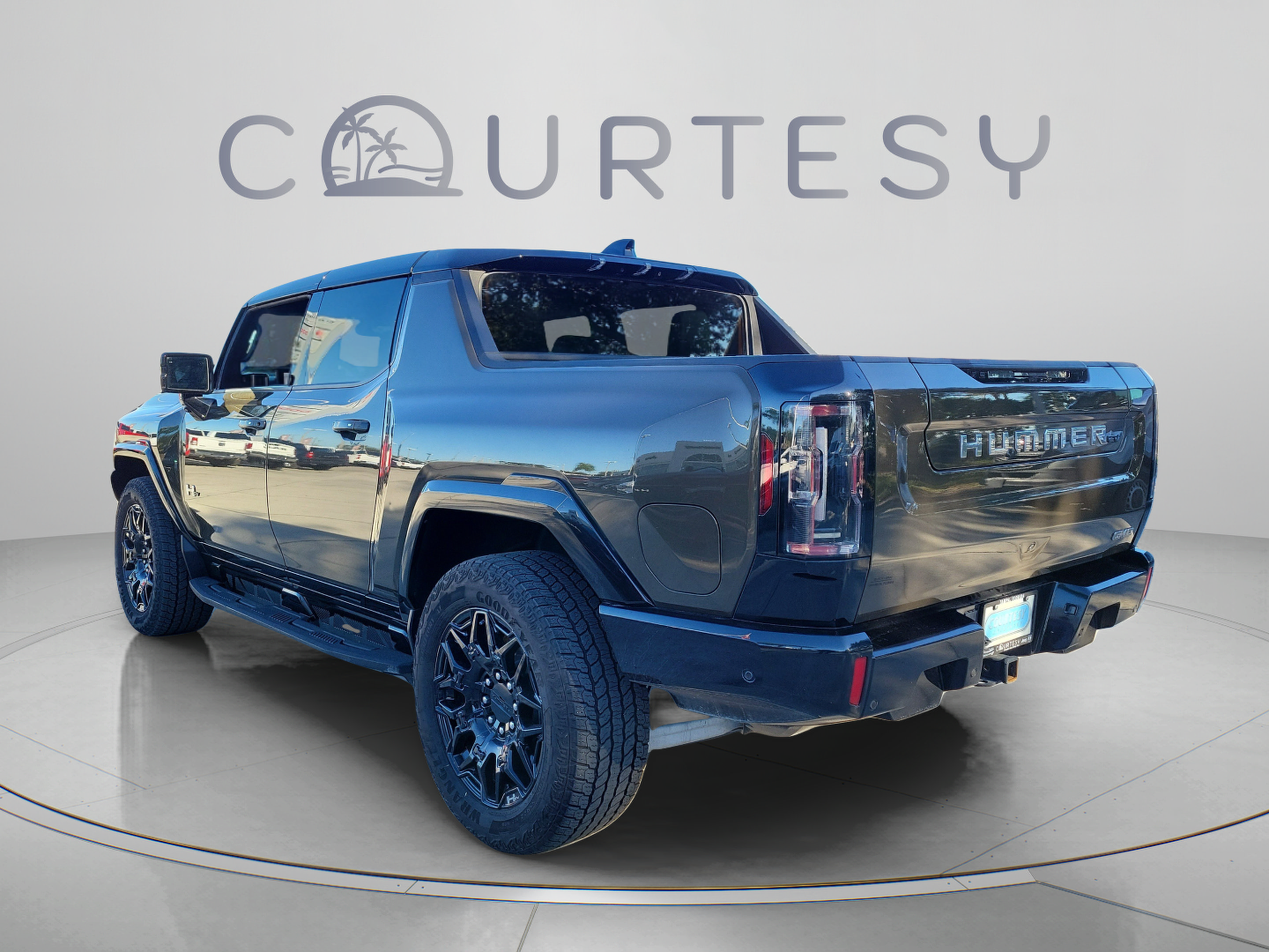 Used 2025 GMC Hummer EV 2X AWD/4WD image 2