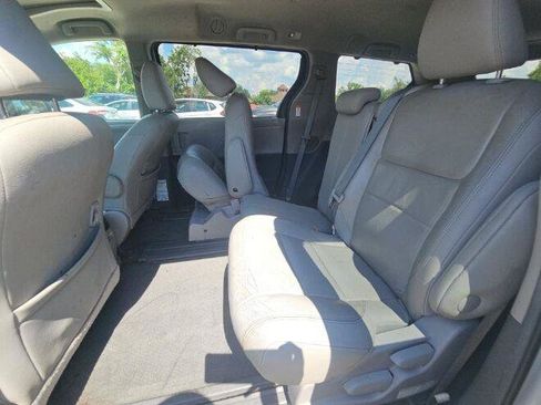 Used 2017 Toyota Sienna XLE w/ XLE Navigation Package FWD image 15