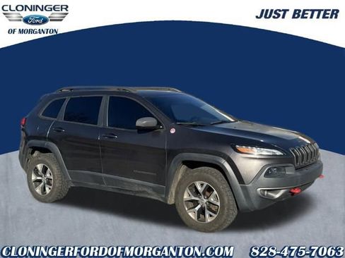 Used 2017 Jeep Cherokee Trailhawk image 4