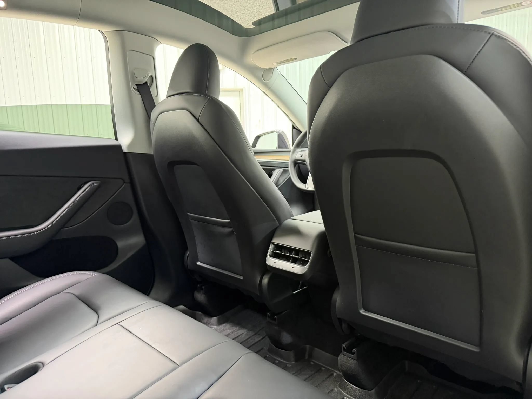 Used 2024 Tesla Model Y Long Range AWD/4WD image 18