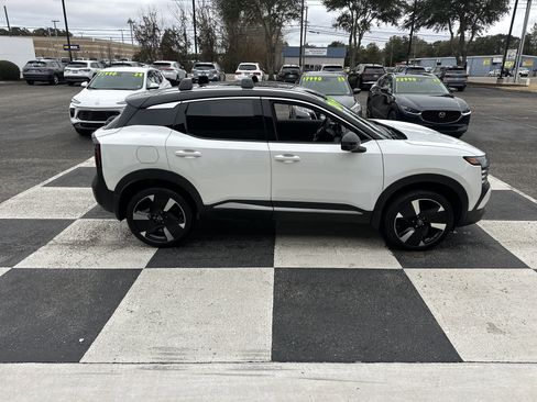 Used 2026 Nissan Kicks SR image 3