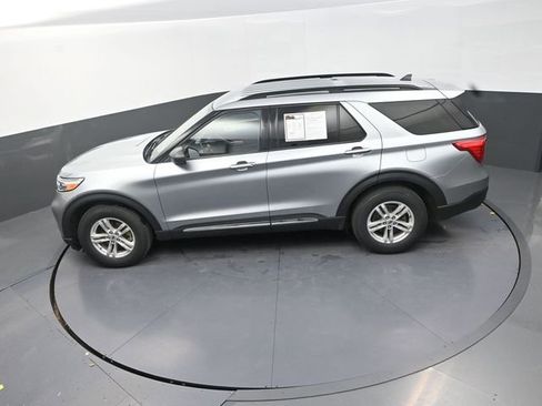 Used 2024 Ford Explorer XLT w/ Equipment Group 202A AWD/4WD image 14