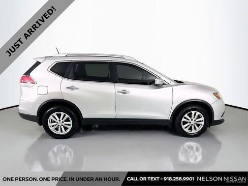 Used 2015 Nissan Rogue SV FWD image 4