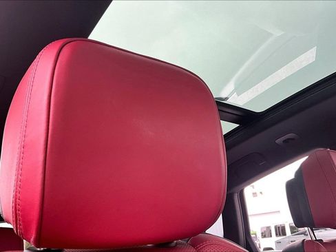 Used 2022 Porsche Macan S image 26