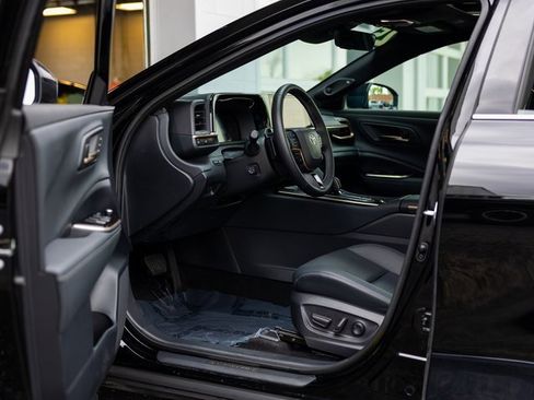 Used 2025 Toyota Crown Platinum image 28