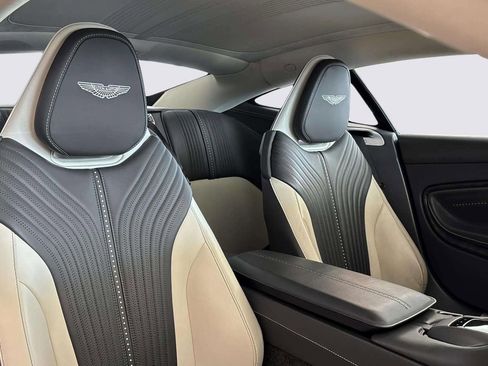 Used 2022 Aston Martin DB11 Coupe RWD image 11
