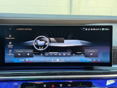 Used 2023 BMW 740i w/ Parking Assistance Package RWD image 28
