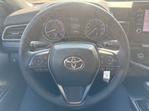 Used 2021 Toyota Camry SE image 12