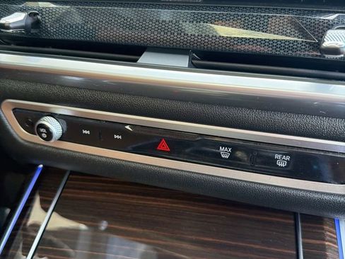 Used 2024 BMW X7 xDrive40i image 43