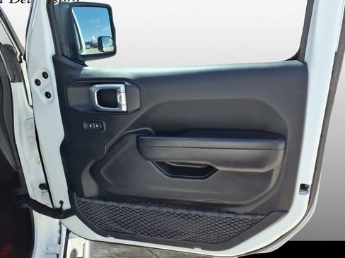 Used 2021 Jeep Wrangler Unlimited Rubicon AWD/4WD image 15